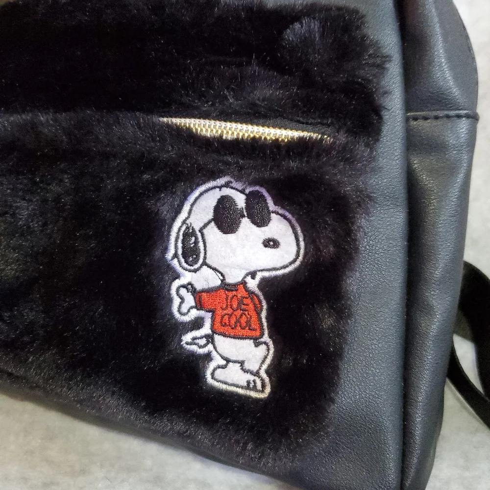 Bioworld Peanuts Backpack - Picture 3 of 9